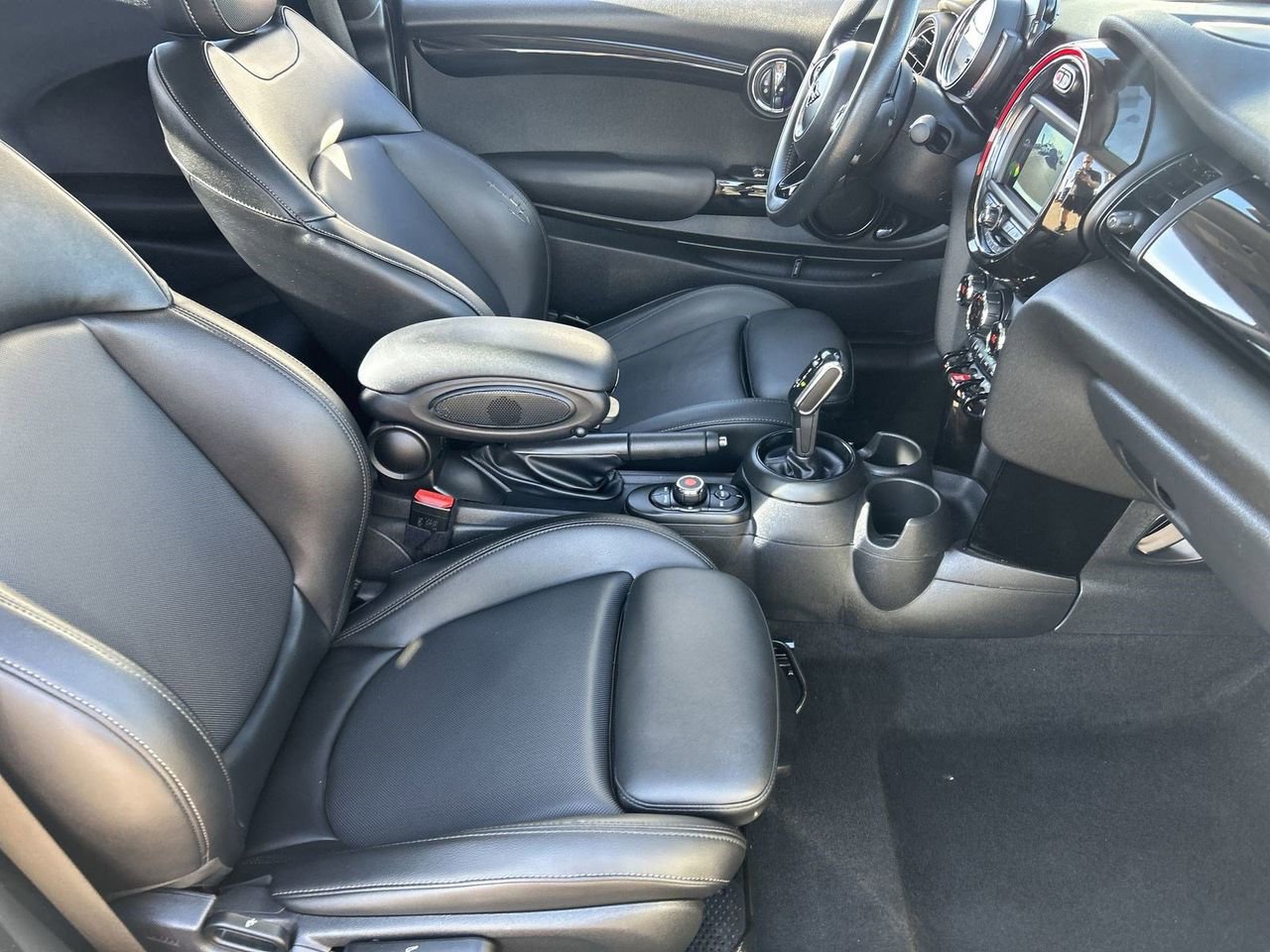 Used 2021 MINI Cooper 2-Door Hardtop image 8