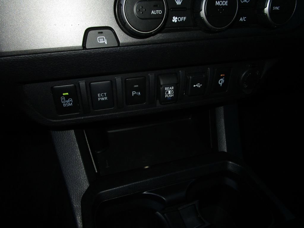 Used 2022 Toyota Tacoma TRD Off-Road image 36