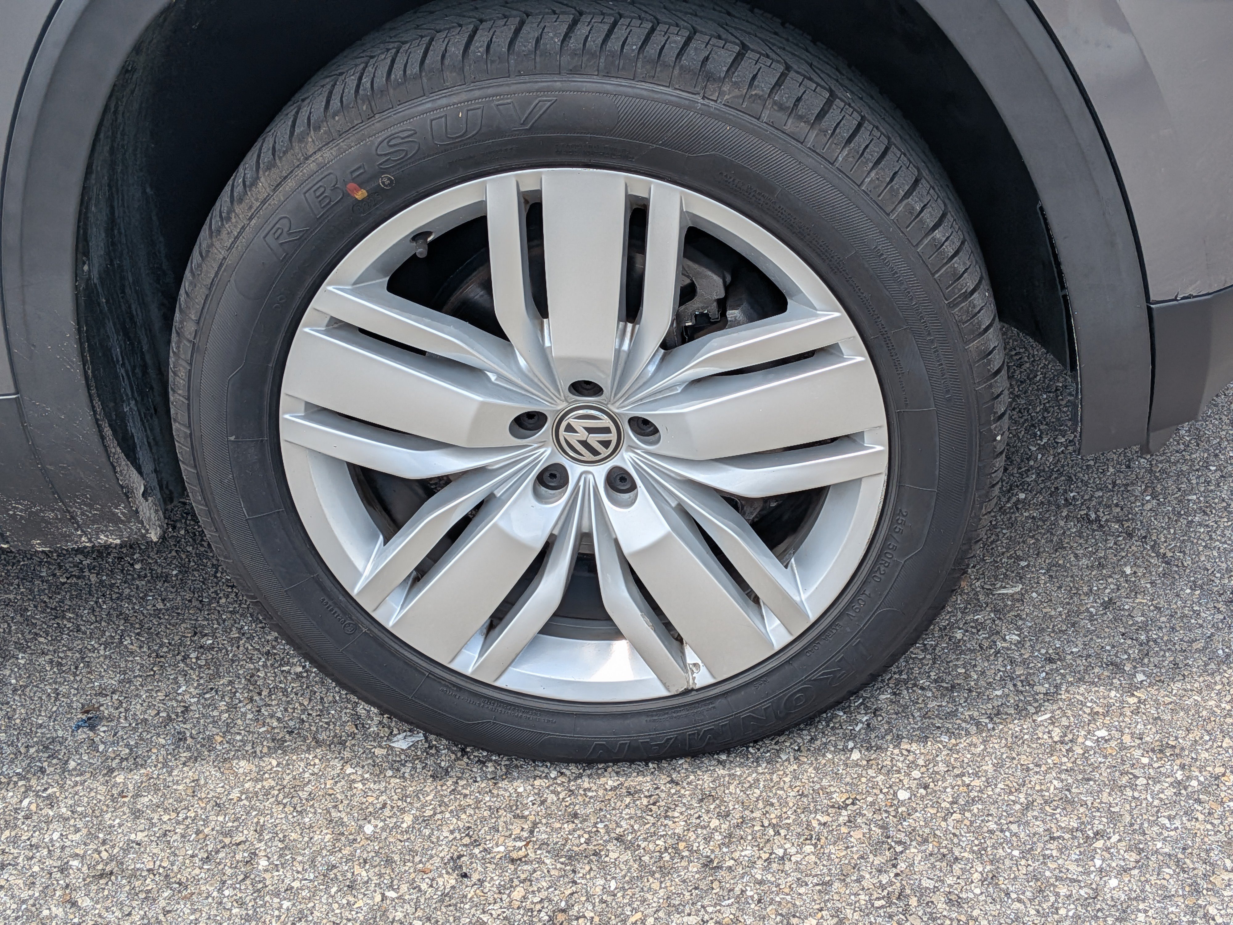 Used 2019 Volkswagen Atlas SE w/ Panoramic Sunroof Package FWD image 11
