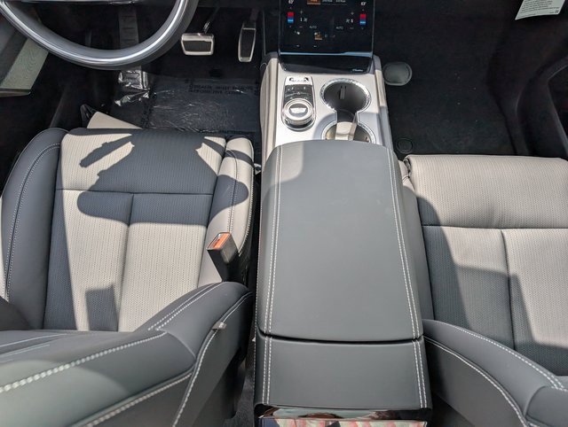New 2026 Cadillac Vistiq Luxury w/ LPO, Floor Liner Package image 13