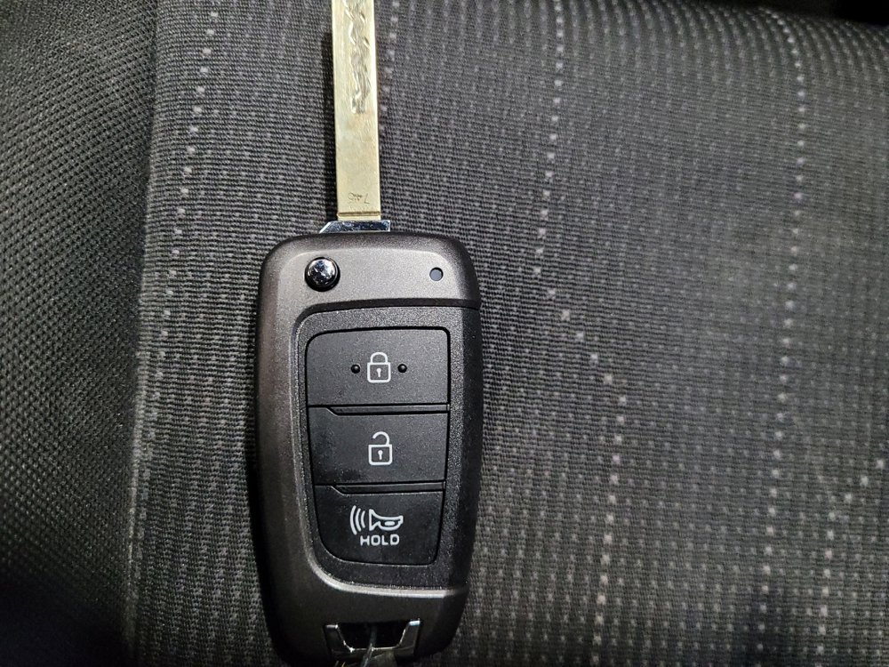 Used 2021 Hyundai Venue SE FWD image 32