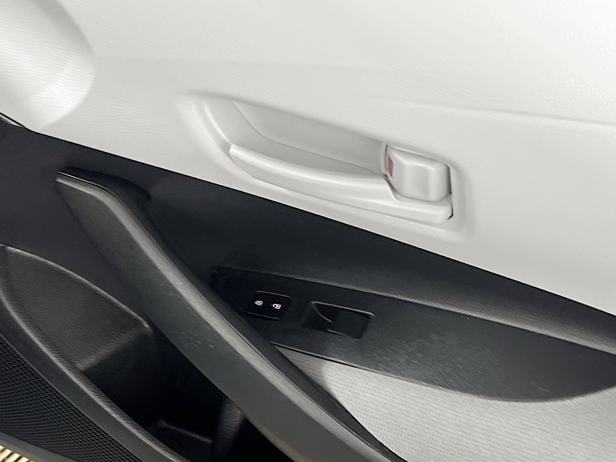 Used 2025 Toyota Corolla LE image 32