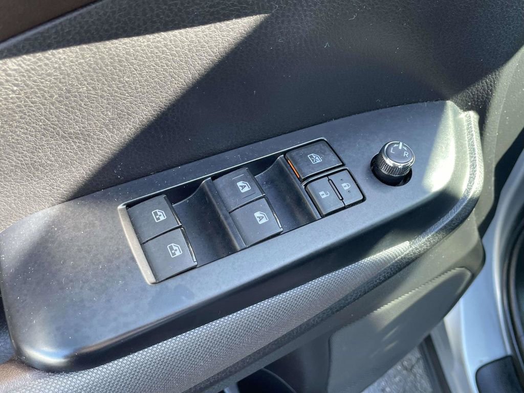 Used 2019 Toyota Highlander LE FWD image 22
