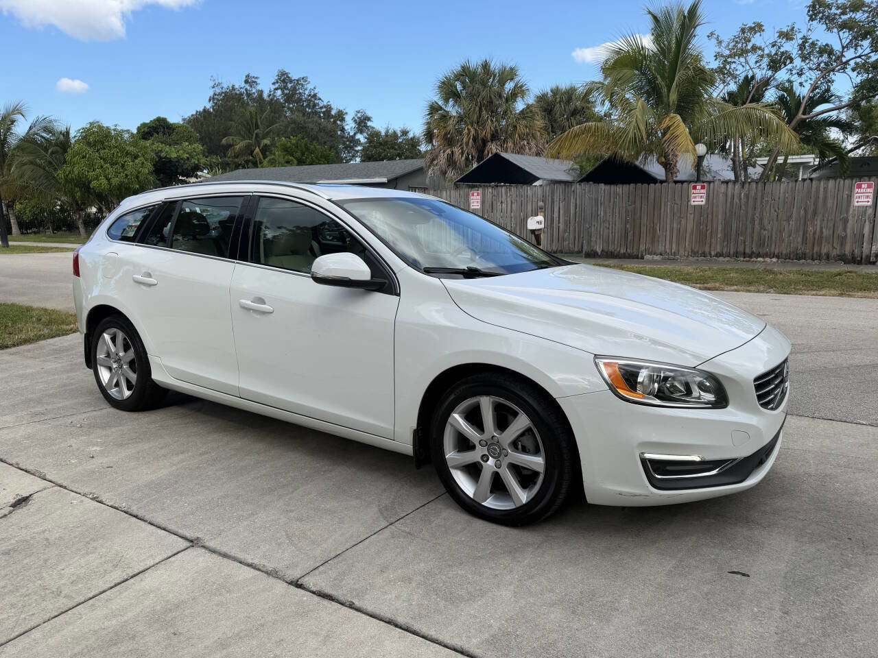 Used 2017 Volvo V60 T5 Premier w/ Convenience Package