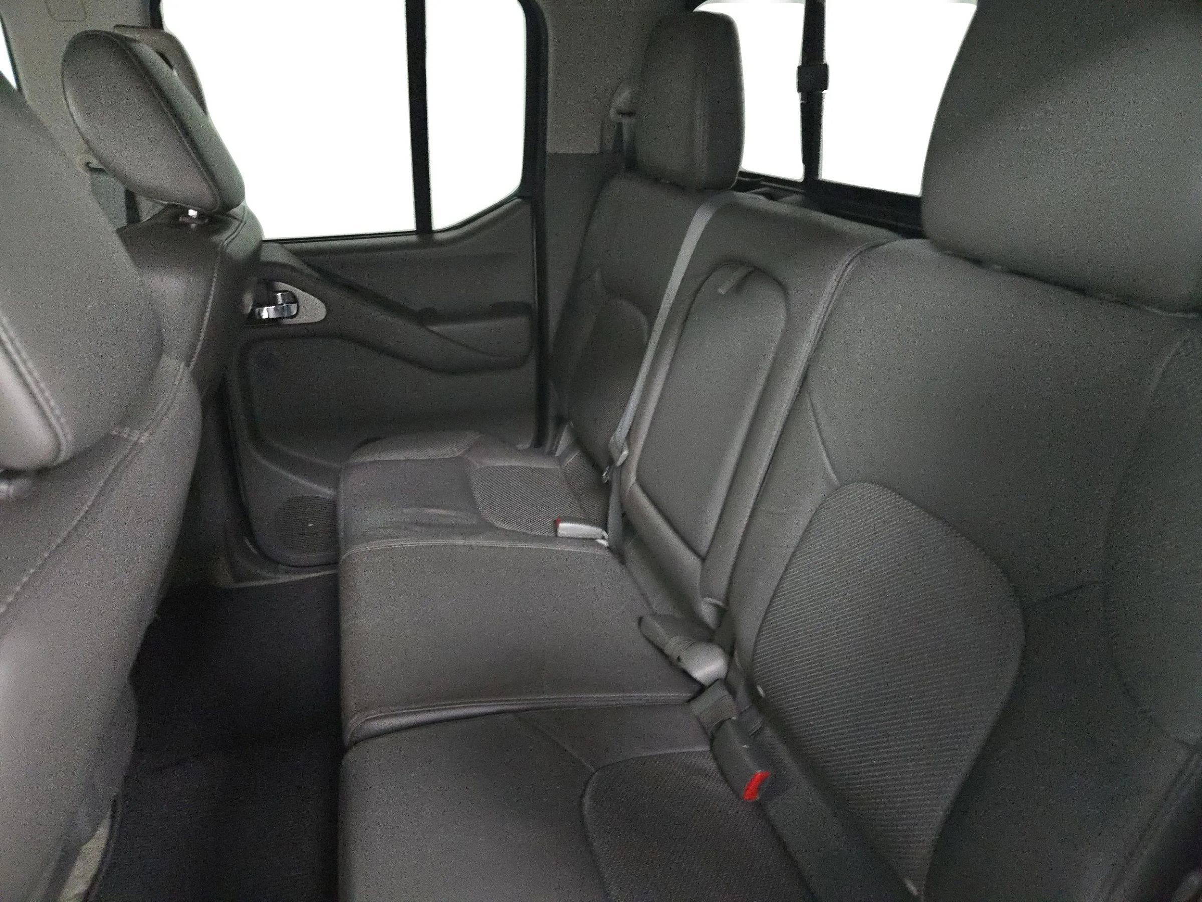 Used 2015 Nissan Frontier SL w/ Moonroof Package image 15