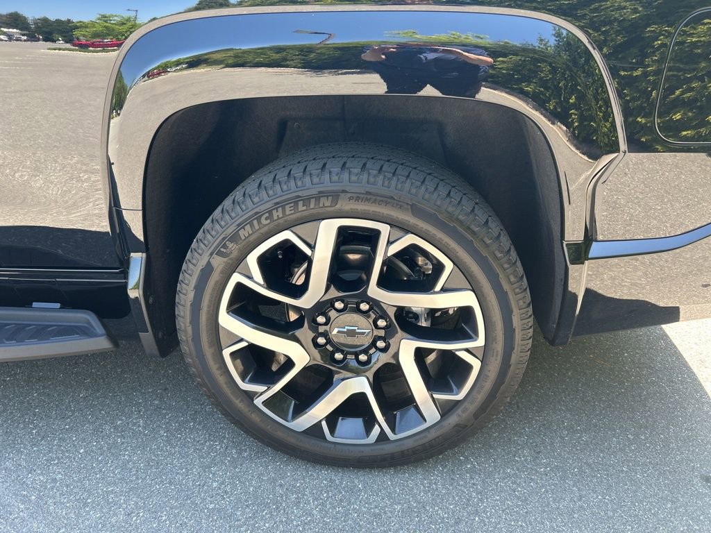 Used 2025 Chevrolet Silverado EV RST AWD/4WD image 29