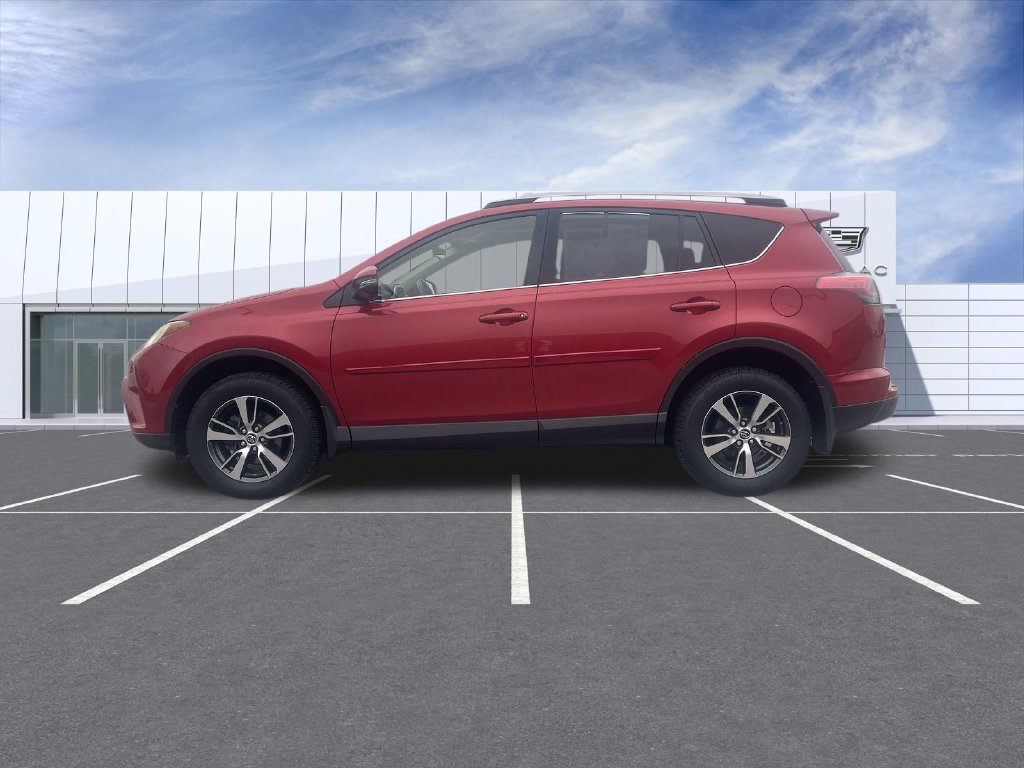Used 2017 Toyota RAV4 XLE AWD/4WD image 5