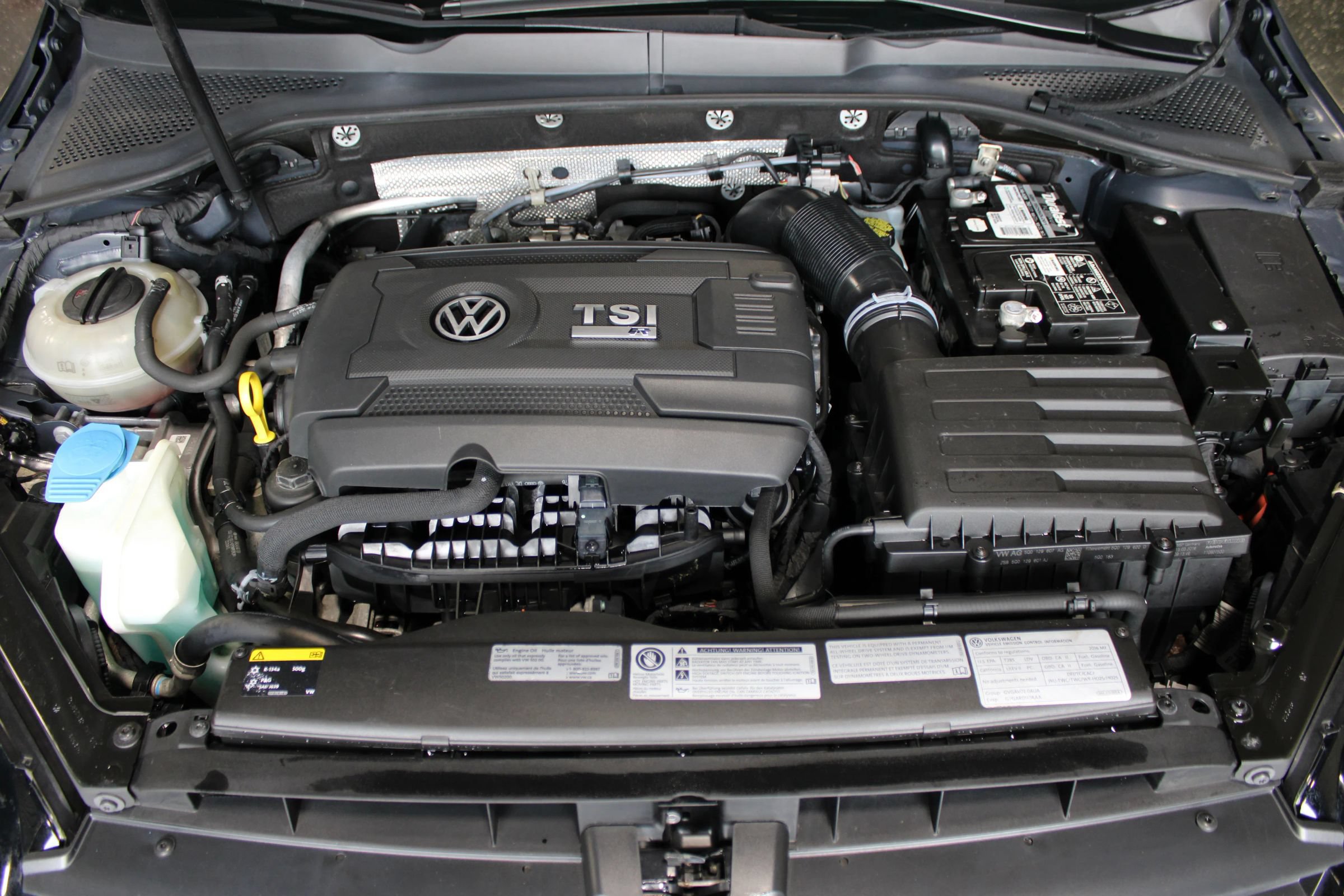 Used 2016 Volkswagen Golf R 4-Door w/ Driver Assistance Package AWD/4WD image 33