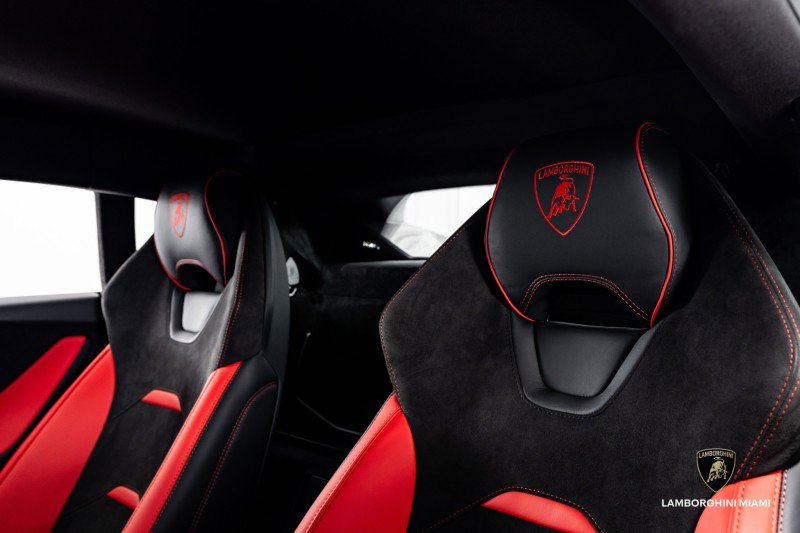 Used 2024 Lamborghini Huracan Tecnica image 31