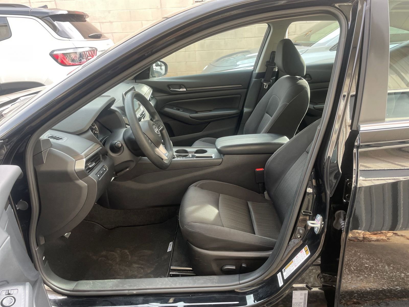 Used 2025 Nissan Altima 2.5 SV image 25