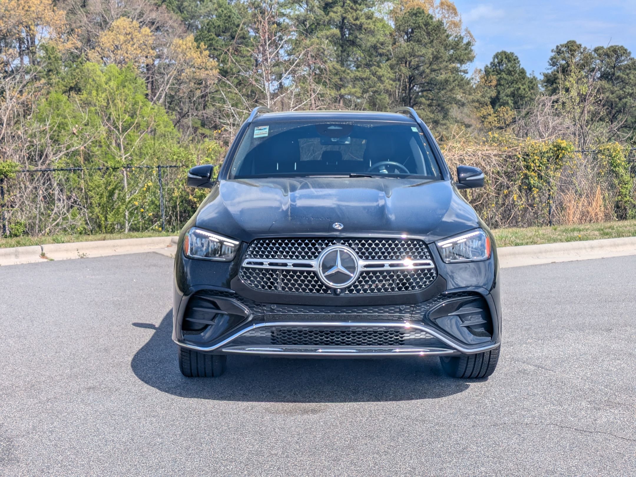 Used 2024 Mercedes-Benz GLE 450 4MATIC w/ AMG Line Exterior image 2