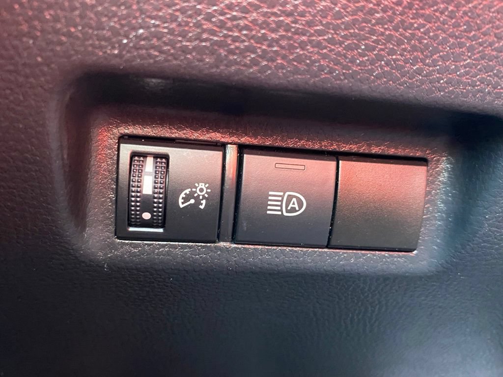 Used 2021 Toyota RAV4 LE AWD/4WD image 27