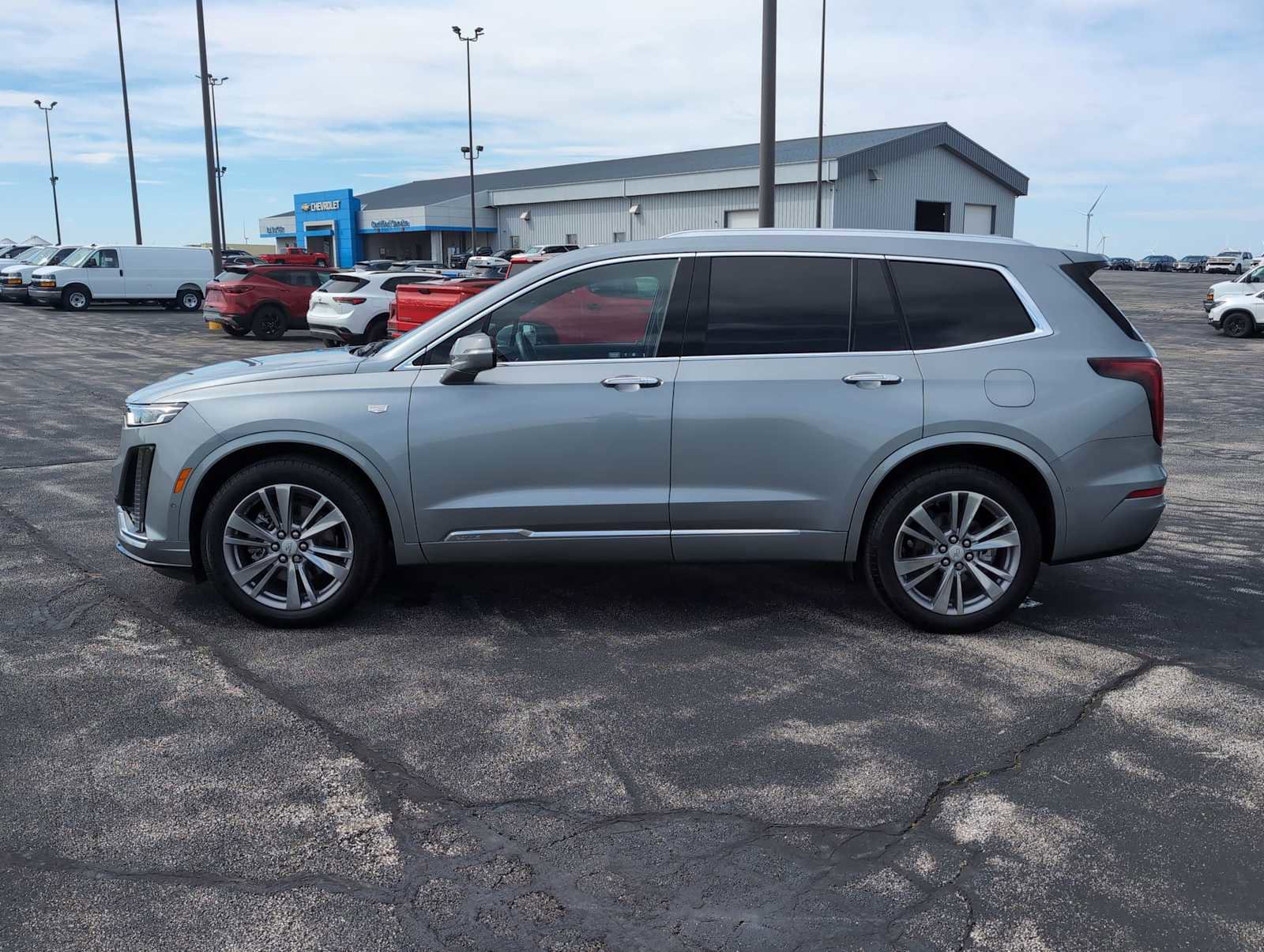 Used 2025 Cadillac XT6 Premium Luxury w/ Platinum Package AWD/4WD image 10