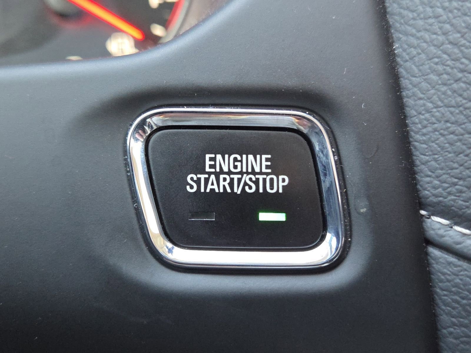 Used 2023 GMC Acadia Denali w/ Denali Technology Package FWD image 13