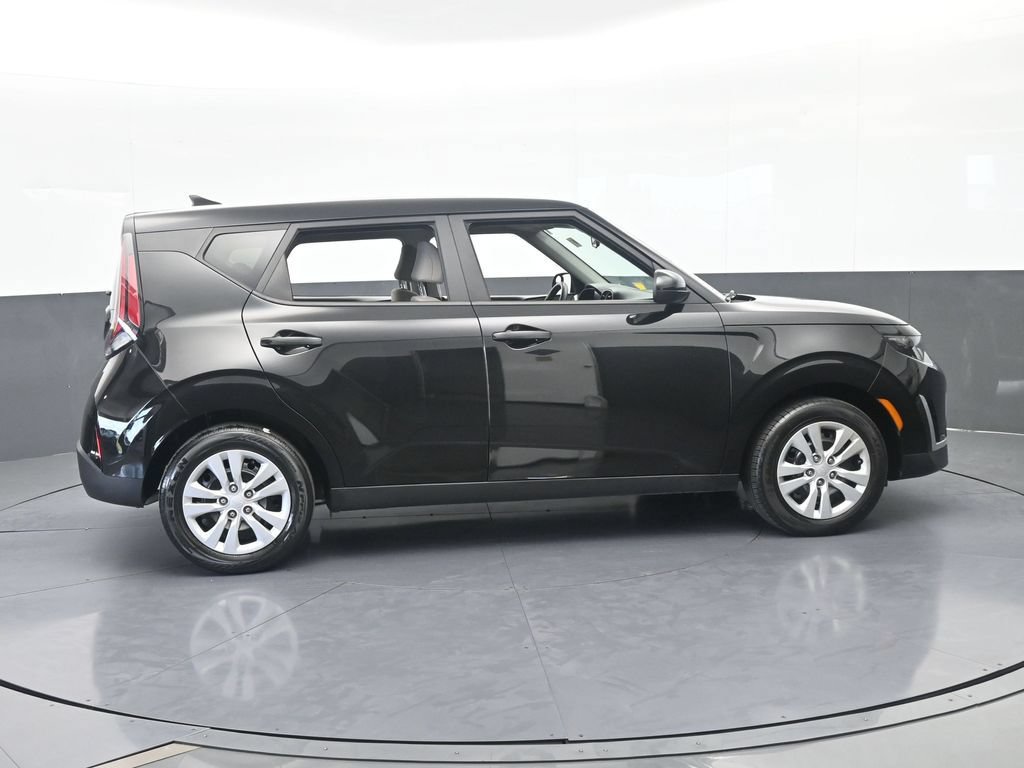 Used 2023 Kia Soul LX FWD image 7