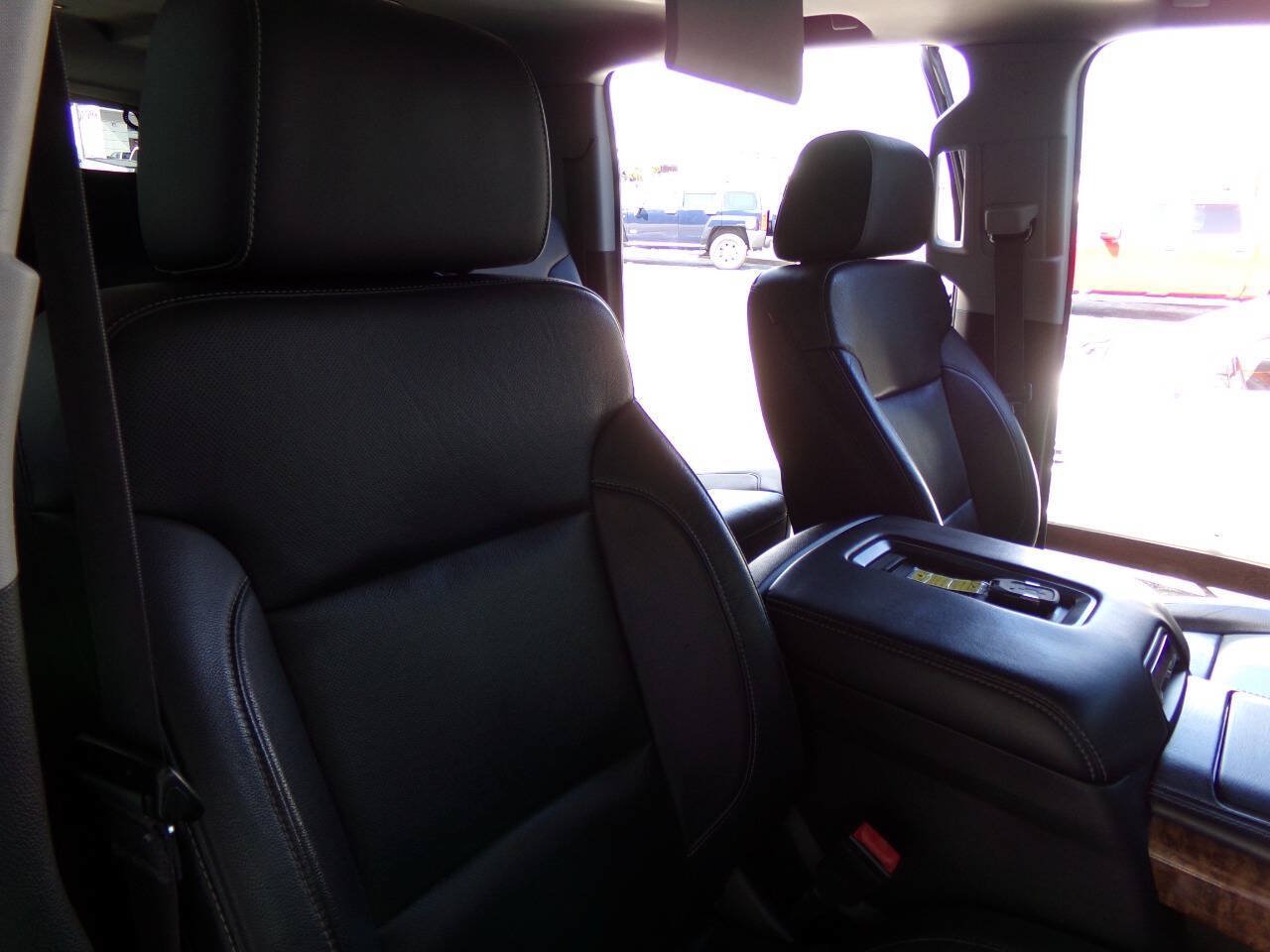 Used 2015 Chevrolet Suburban LTZ RWD image 29
