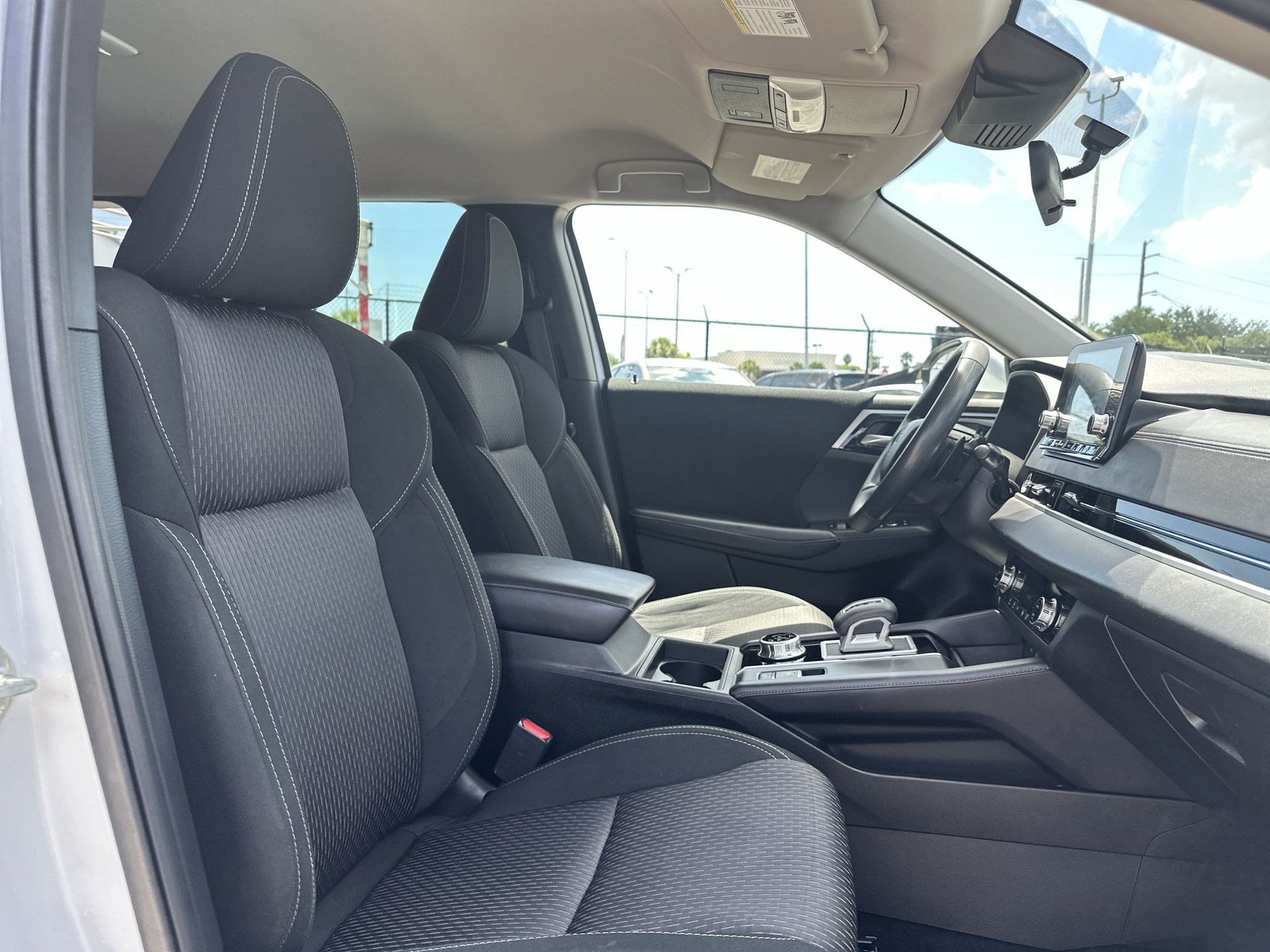 Used 2023 Mitsubishi Outlander ES FWD image 23