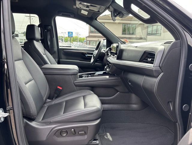 Used 2025 Chevrolet Suburban Z71 AWD/4WD image 16