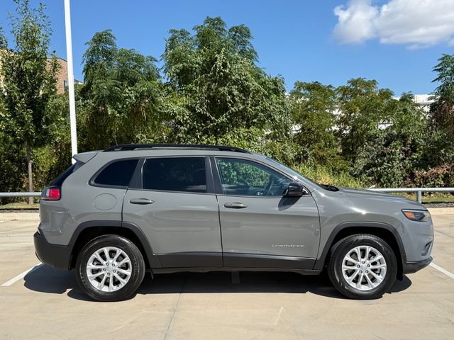 Used 2022 Jeep Cherokee Latitude Lux w/ Sun & Sound Group AWD/4WD image 2