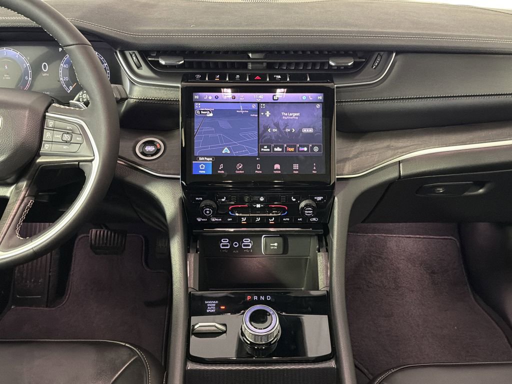New 2025 Jeep Grand Cherokee Limited image 24