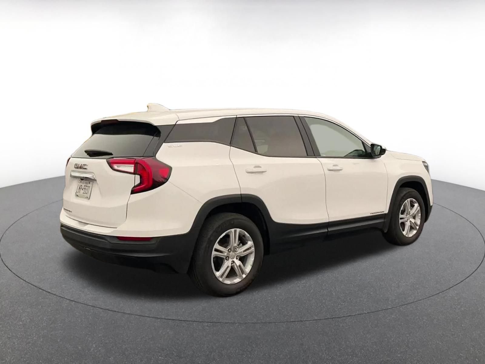 Used 2024 GMC Terrain SLE FWD image 13