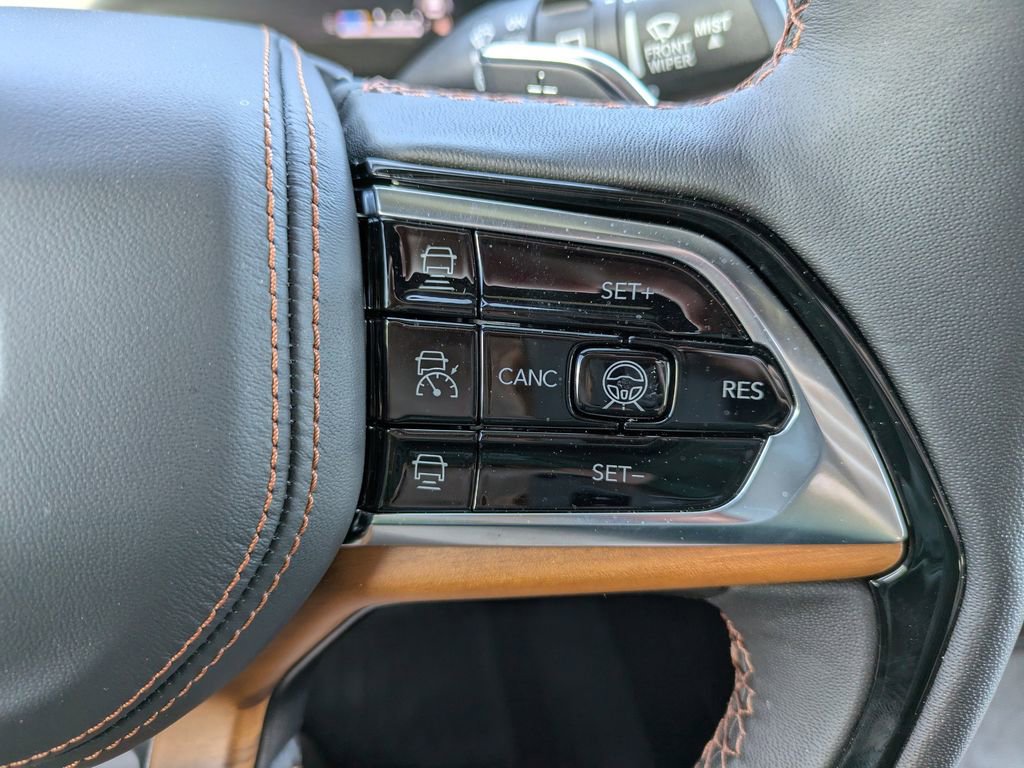 Used 2025 Jeep Grand Cherokee Summit AWD/4WD image 28