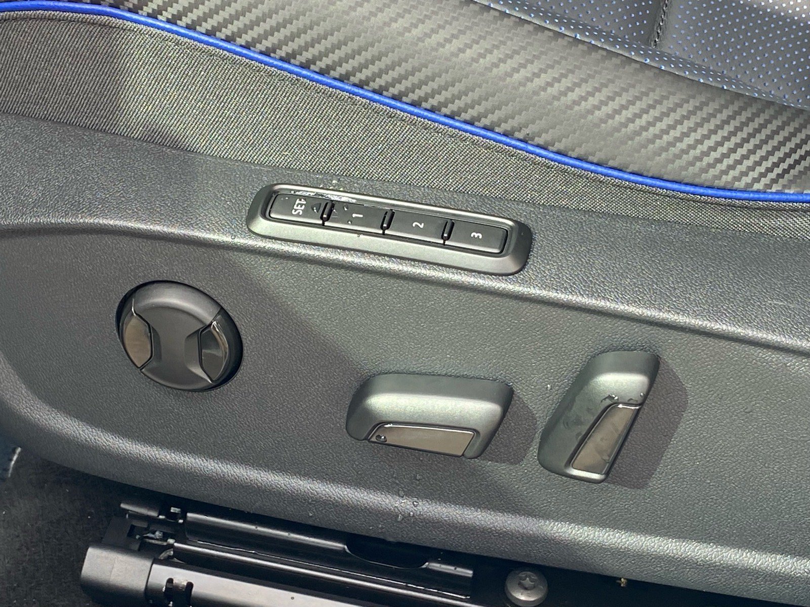Certified 2025 Volkswagen Golf R Black Edition AWD/4WD image 13