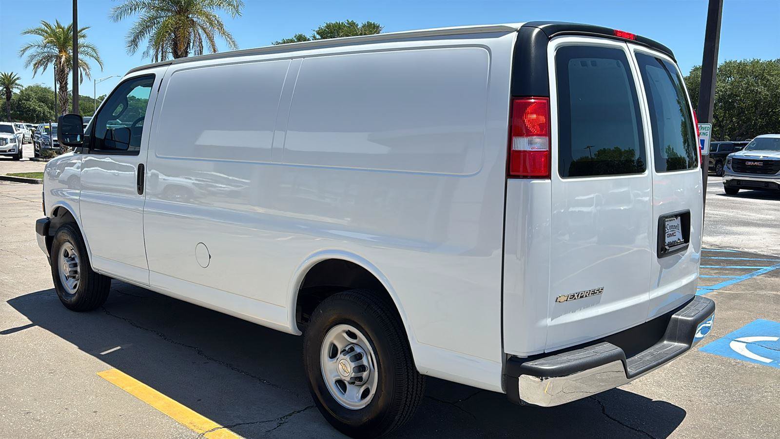 Used 2024 Chevrolet Express 2500 w/ Driver Convenience Package RWD image 5
