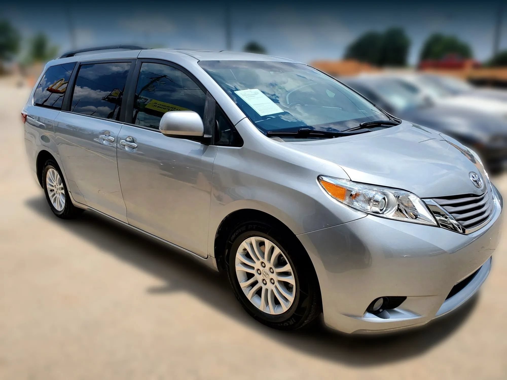 Used 2015 Toyota Sienna XLE FWD image 19