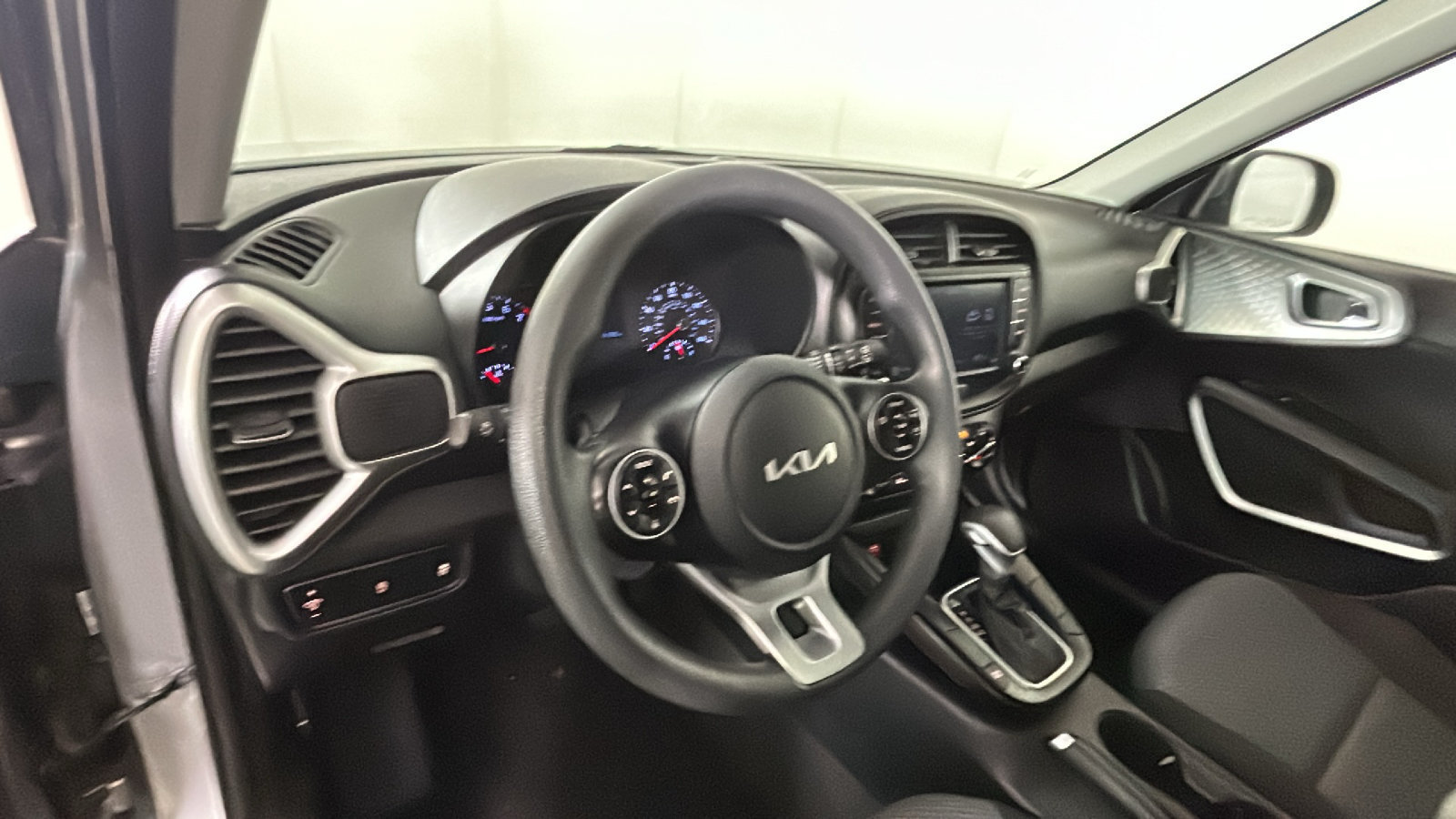 Used 2022 Kia Soul LX FWD image 16