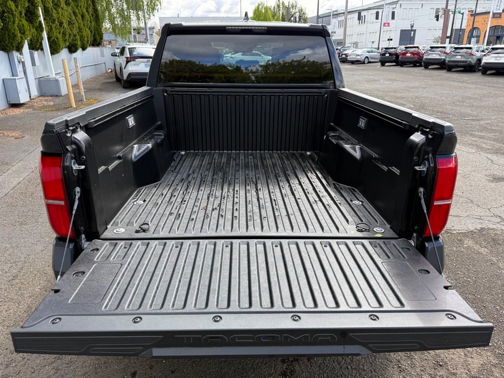Used 2025 Toyota Tacoma SR5 AWD/4WD image 8