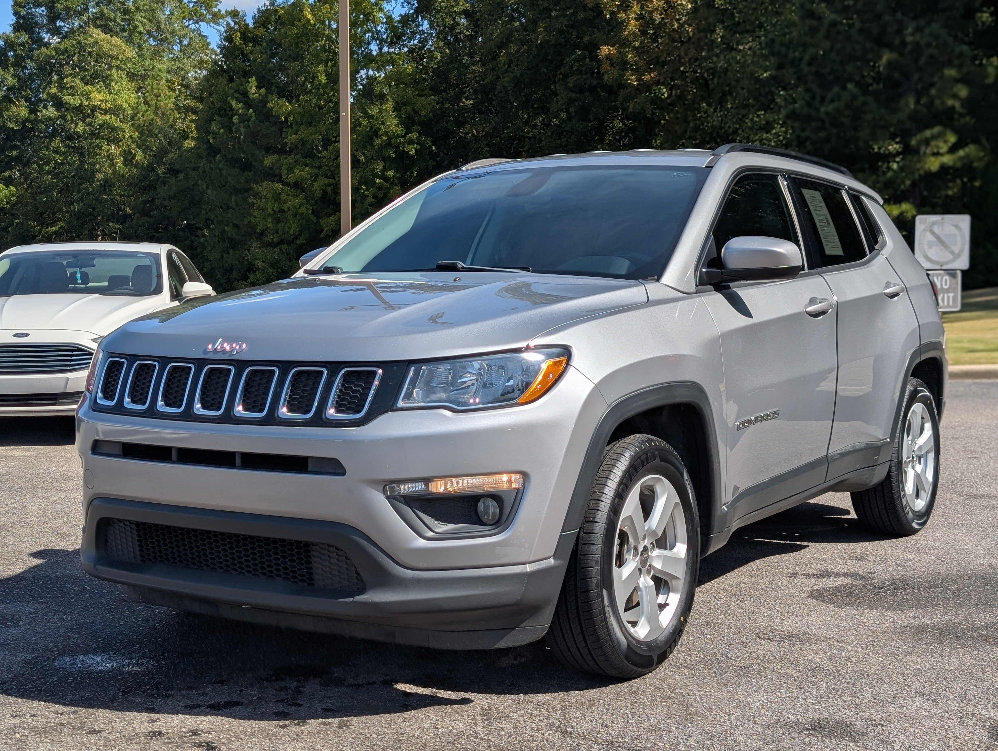 Used 2018 Jeep Compass Latitude FWD image 5
