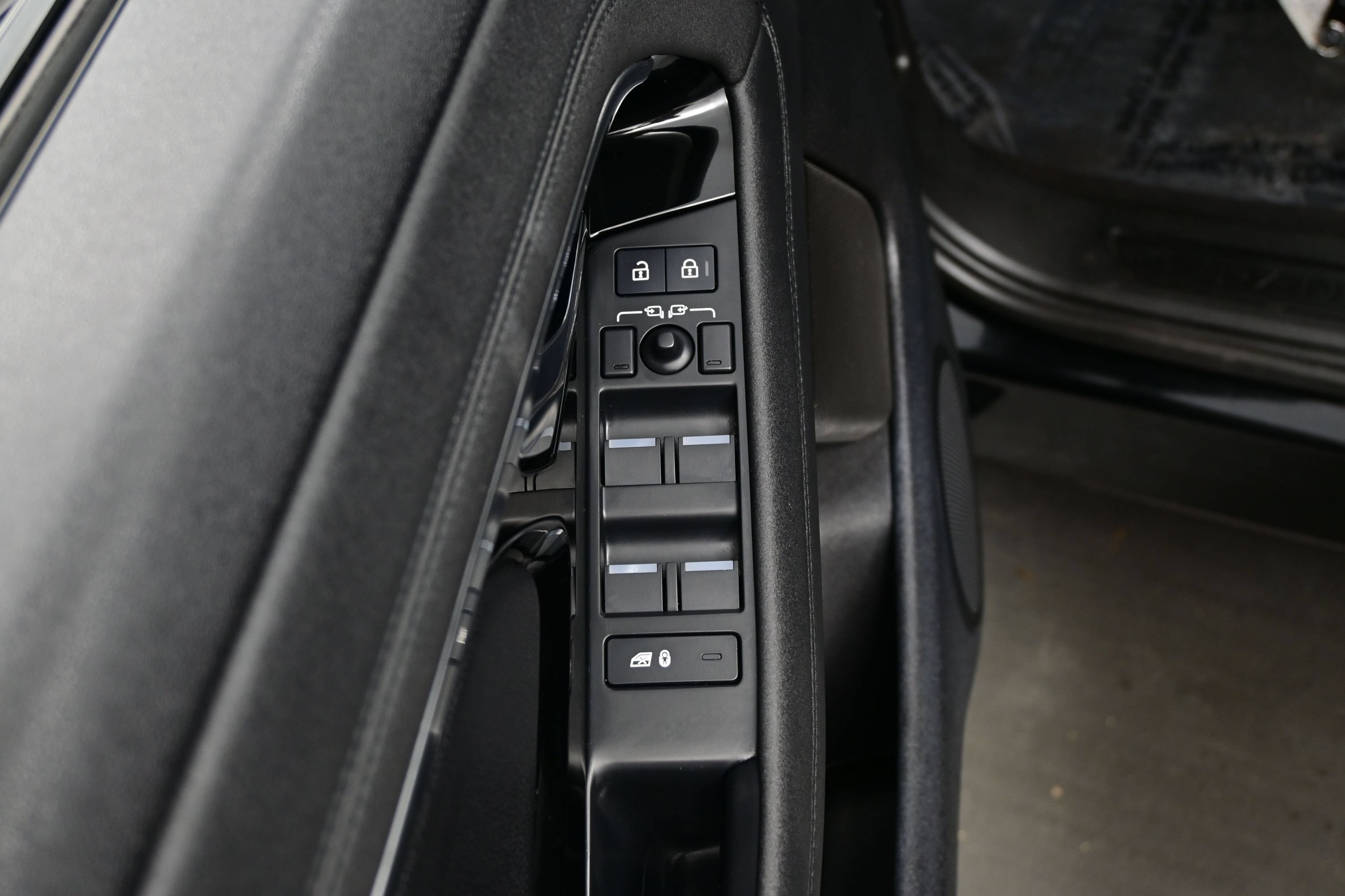 Used 2023 Land Rover Range Rover Evoque SE AWD/4WD image 10