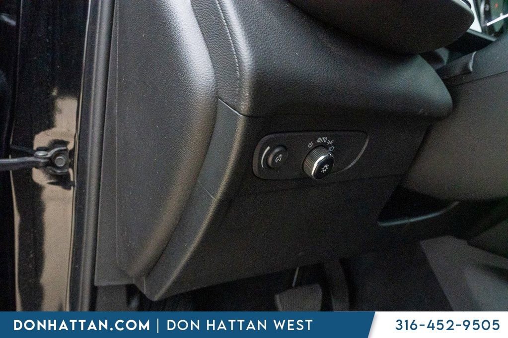 Used 2023 Buick Envision Essence image 17