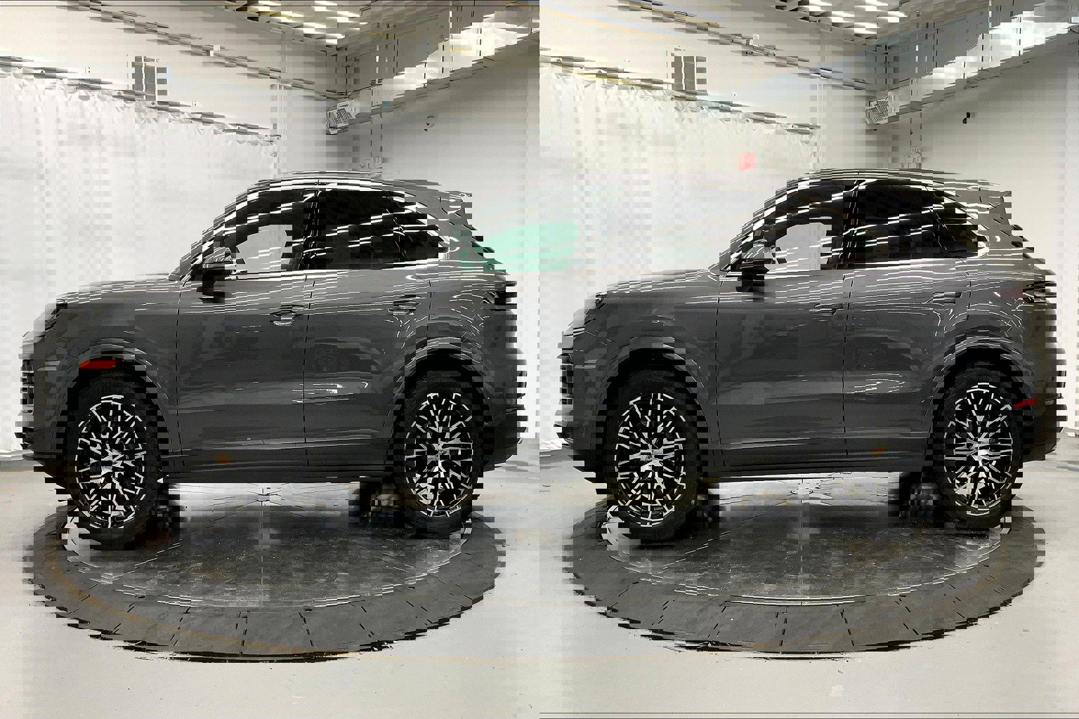 New 2025 Porsche Cayenne image 2