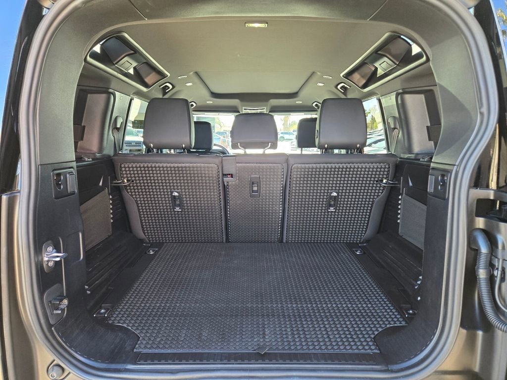 Used 2025 Land Rover Defender 110 S image 18