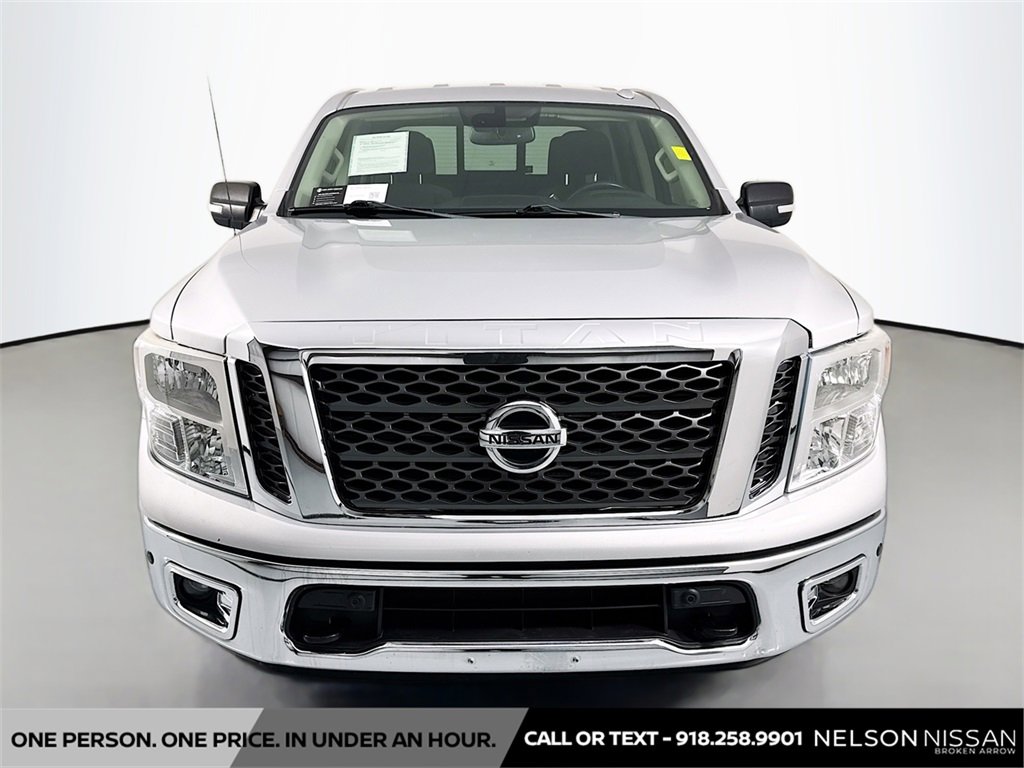 Used 2017 Nissan Titan SV image 2