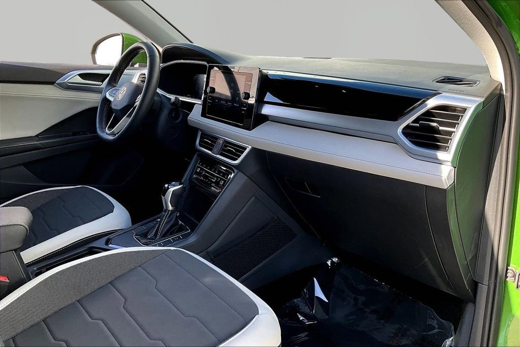 Used 2025 Volkswagen Taos SE image 26