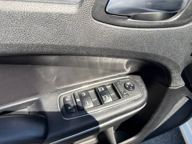 Used 2019 Chrysler 300 S RWD image 44