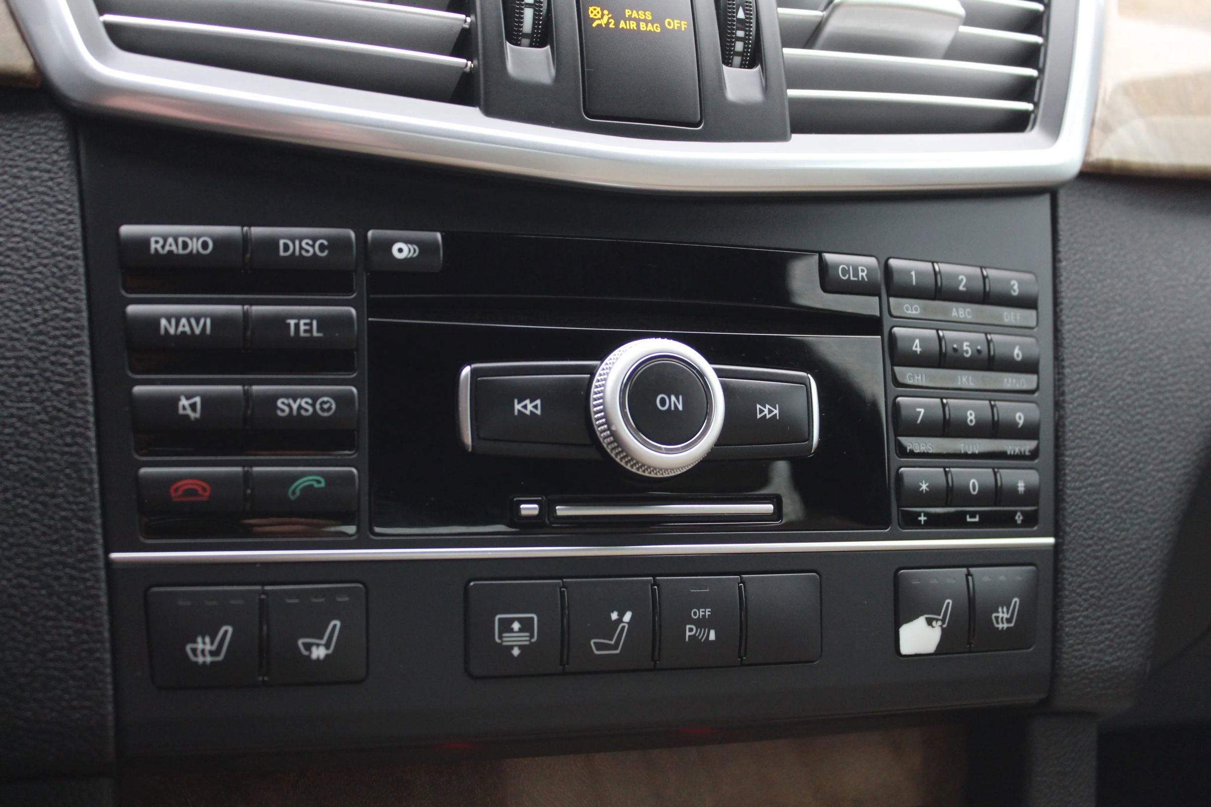 Used 2011 Mercedes-Benz E 550 4MATIC Sedan image 26