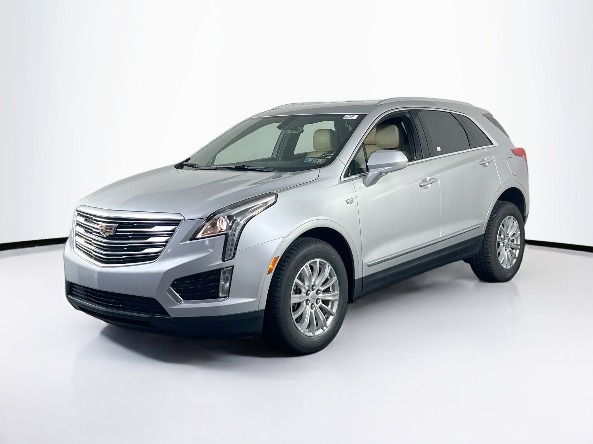 Used 2018 Cadillac XT5 AWD image 1