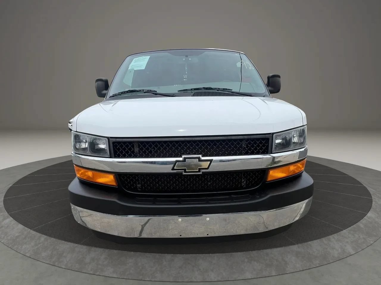 Used 2021 Chevrolet Express 2500 w/ Driver Convenience Package RWD image 8
