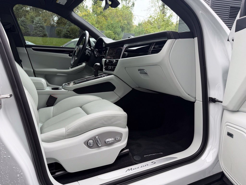 Certified 2023 Porsche Macan S AWD/4WD image 21