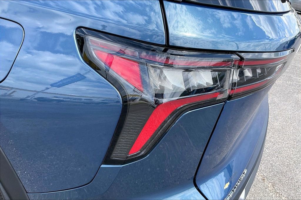 Used 2025 Chevrolet Equinox LT FWD image 29