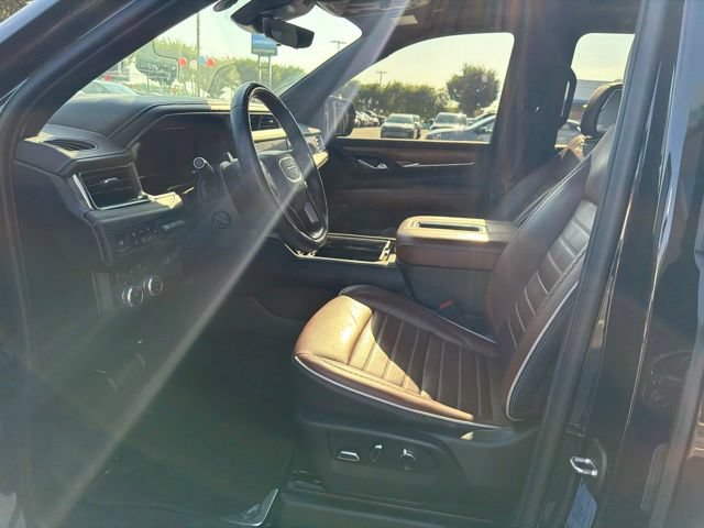 Used 2024 GMC Yukon XL Denali Ultimate AWD/4WD image 3