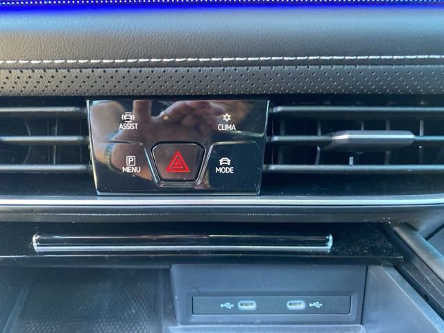 Used 2024 Volkswagen Atlas Cross Sport SEL Premium R-Line image 23