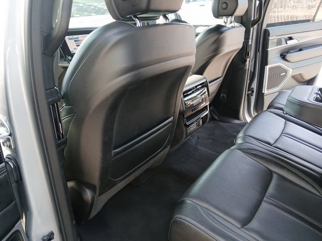 Used 2024 Jeep Wagoneer L Series II w/ Flexible Seating Group AWD/4WD image 20