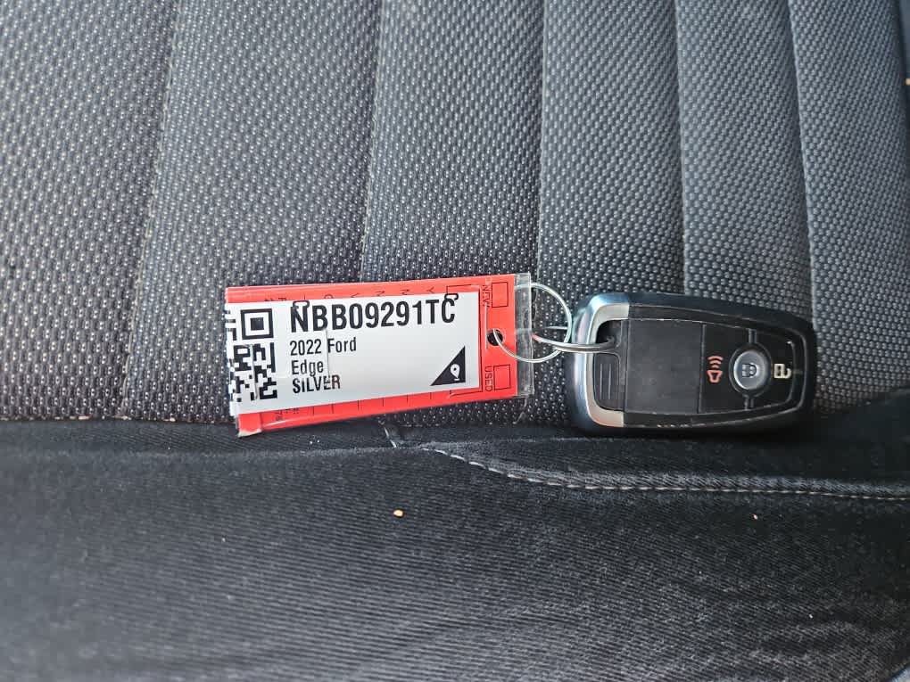 Used 2022 Ford Edge SE w/ Black Appearance Package AWD/4WD image 19