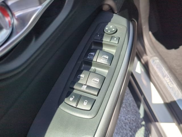 Used 2021 Jeep Cherokee Limited w/ Elite Package AWD/4WD image 21