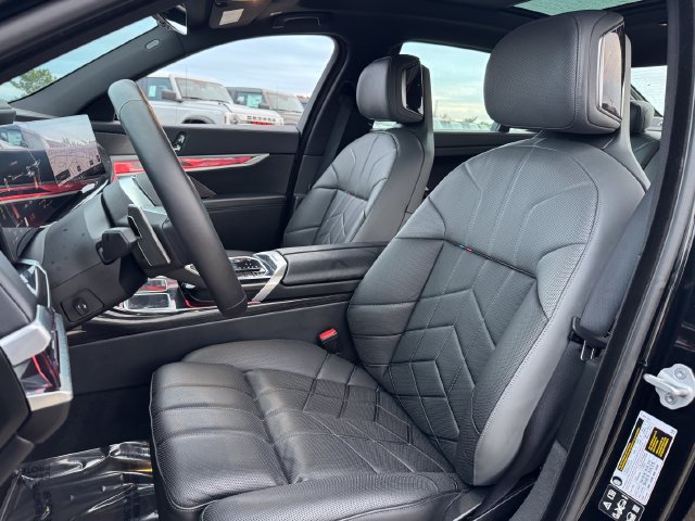 Used 2026 BMW 740i xDrive AWD/4WD image 14